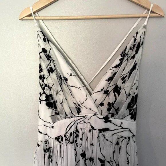 Meghan Los Angeles ENCHANTED GARDEN MAXI DRESS White & Black Floral Size Large - Picture 5 of 13
